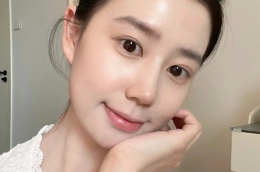 内娱清纯女星偷闯日本拍艳情片被网友当场撞破